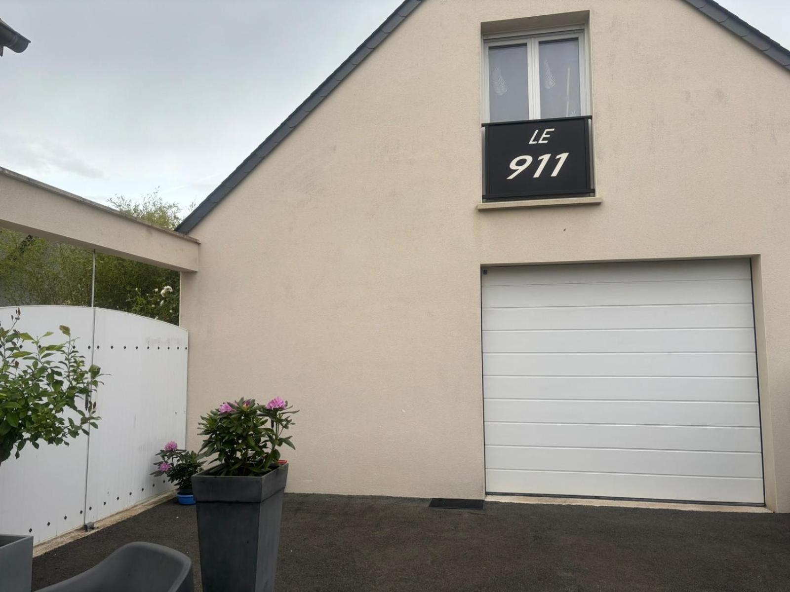 Le 911 Hotel Nazelles-Negron Exterior foto