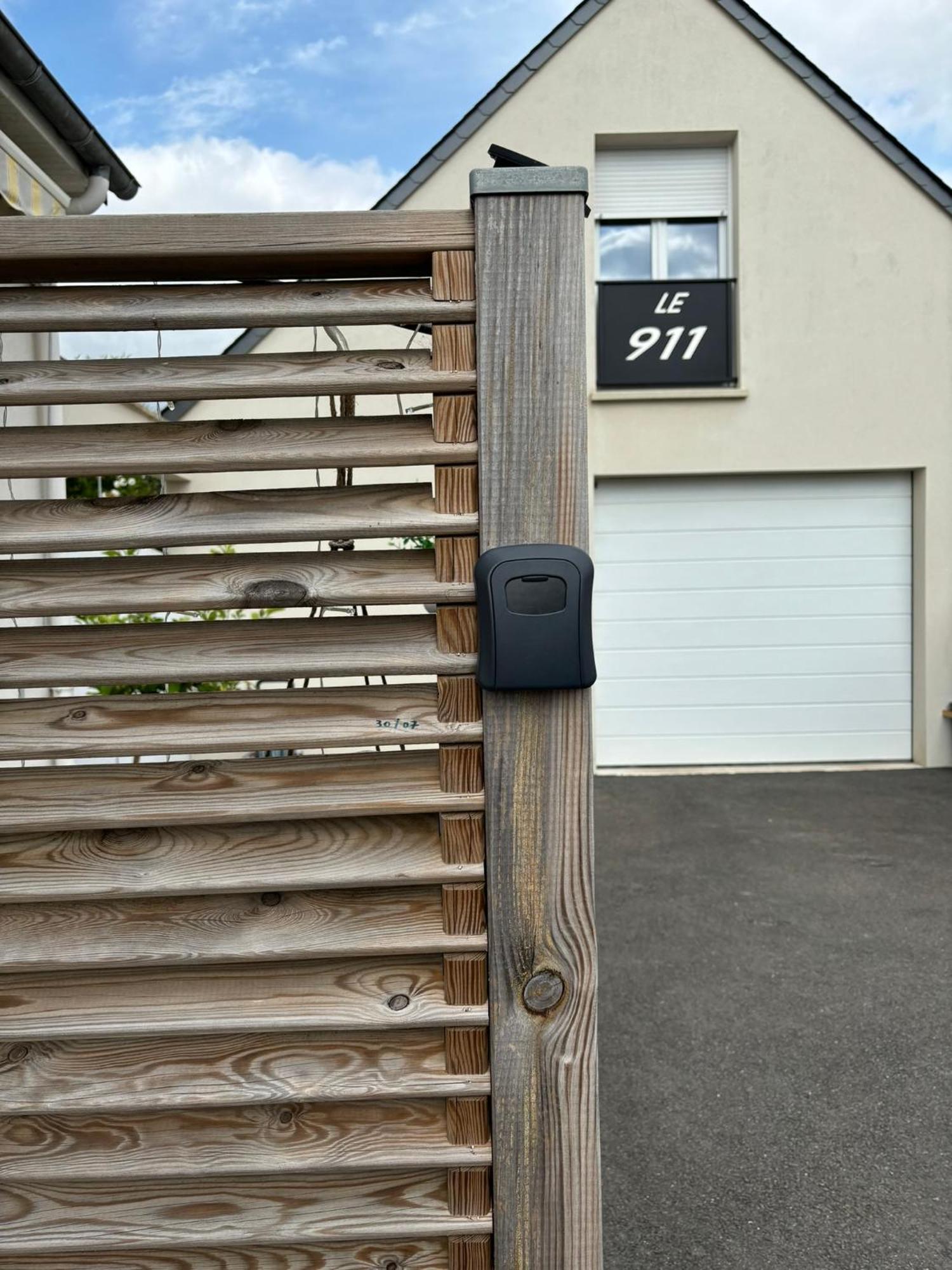 Le 911 Hotel Nazelles-Negron Exterior foto